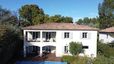 Villa - 220 m² - 8 pièces