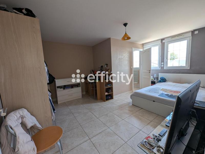 Maison - 240 m² - 10 pièces