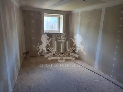 Maison - 220 m² - 7 pièces