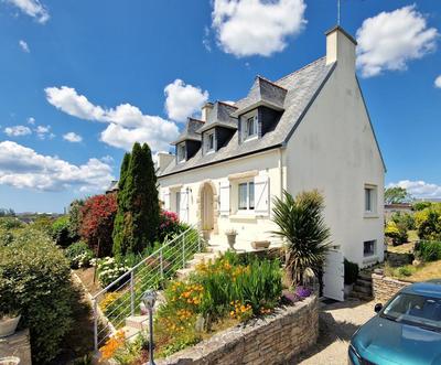 Maison - 98 m² - 4 pièces