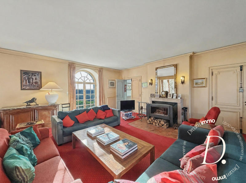 Maison - 420 m² - 11 pièces