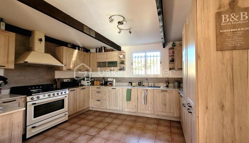 Maison traditionnelle - 262 m² - 9 pièces