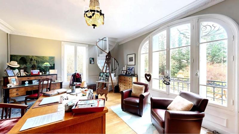 Demeure - 388 m² - 12 pièces