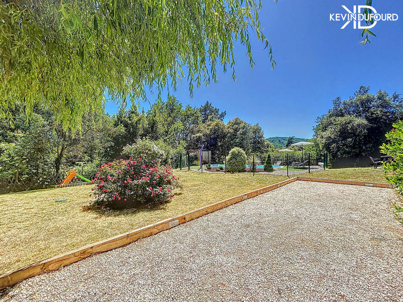 Maison - 225 m² - 11 pièces