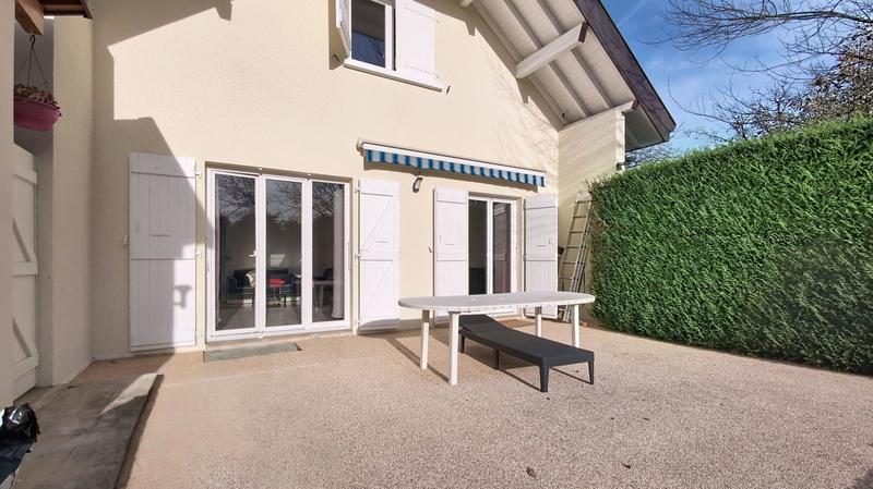 Maison traditionnelle - 209 m² - 8 pièces