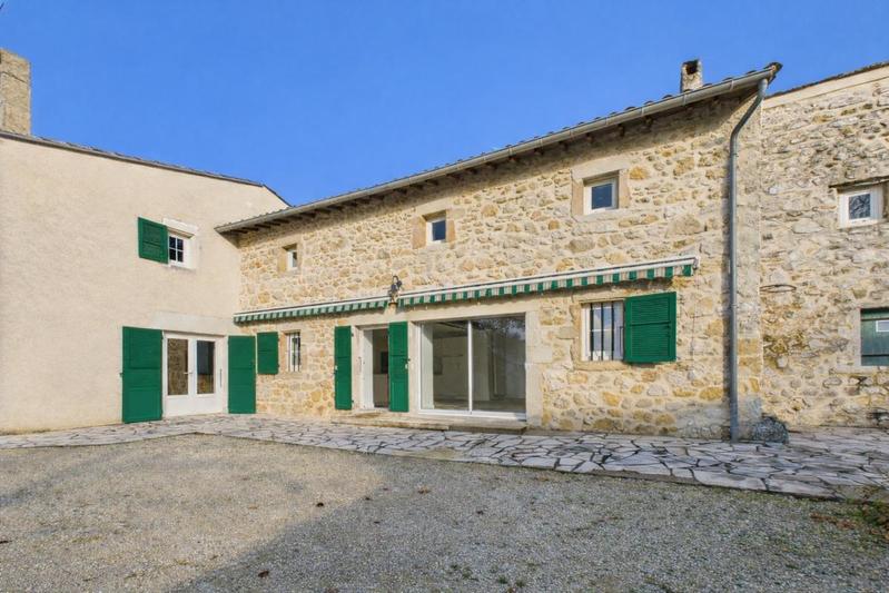 Maison - 202 m² - 6 pièces