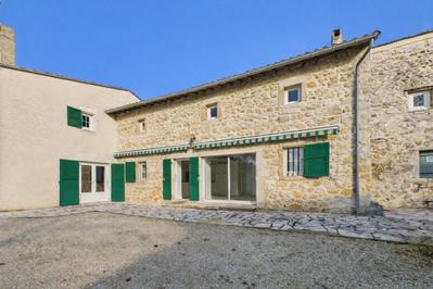 Maison - 202 m² - 6 pièces