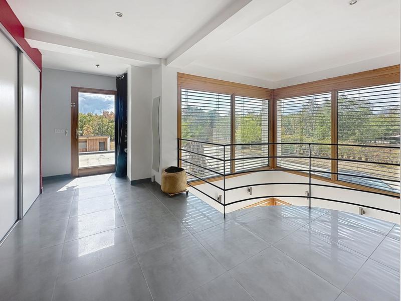 Maison - 220 m² - 5 pièces