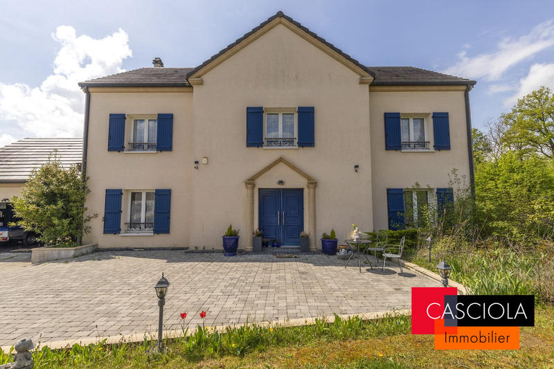 Maison - 212 m² - 9 pièces