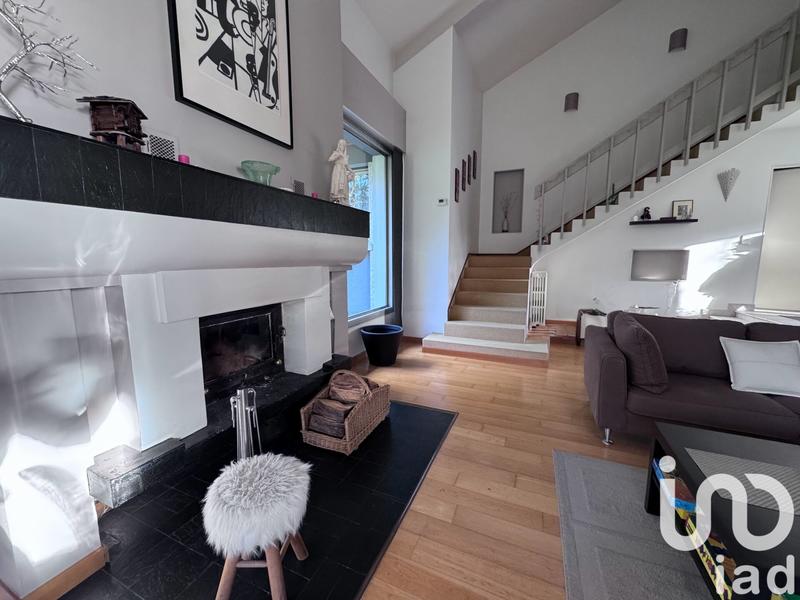 Maison - 245 m² - 9 pièces