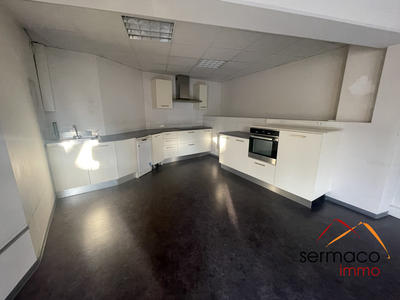 Local commercial - 248 m² - 12 pièces