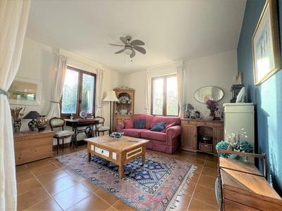 Propriété - 204 m² - 9 pièces