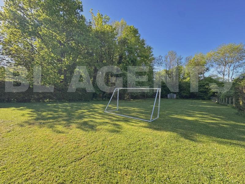 Maison - 243 m² - 8 pièces