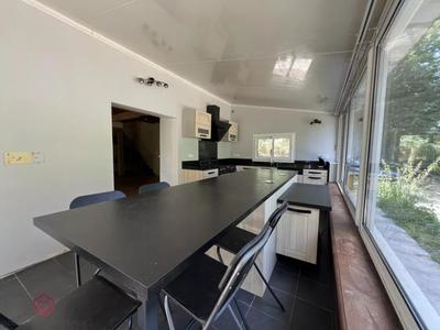 Propriété - 271 m² - 7 pièces