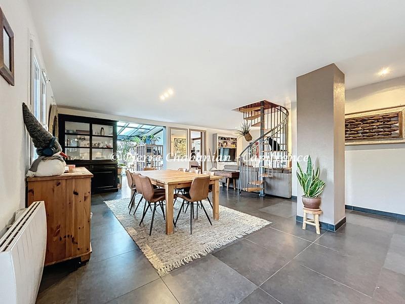 Maison - 167 m² - 7 pièces