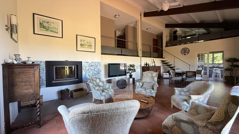 Maison - 225 m² - 10 pièces