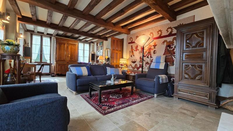 Maison - 202 m² - 7 pièces