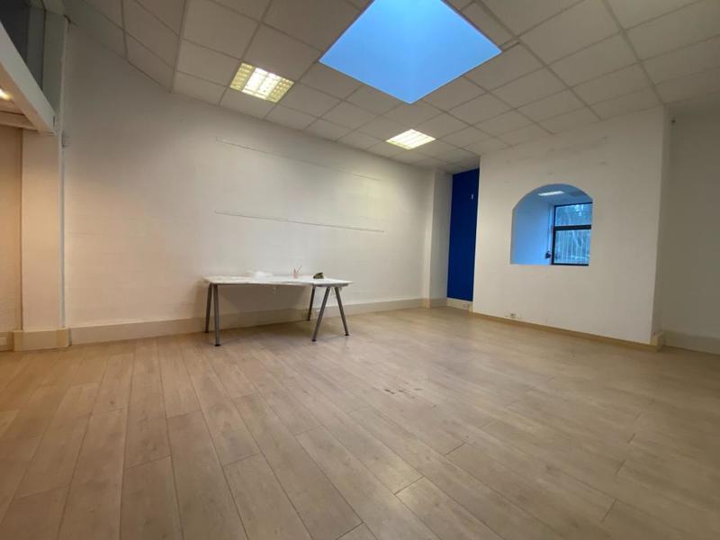 Local commercial - 222 m² - 7 pièces