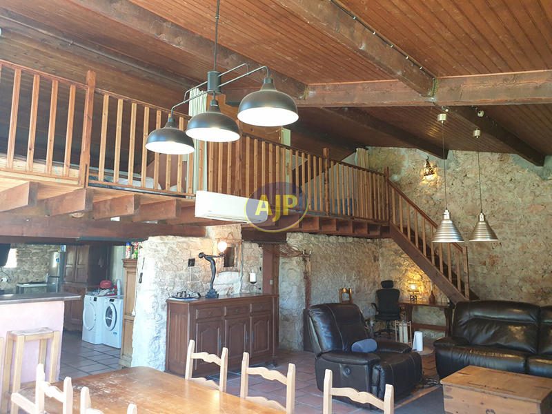 Maison - 227 m² - 6 pièces