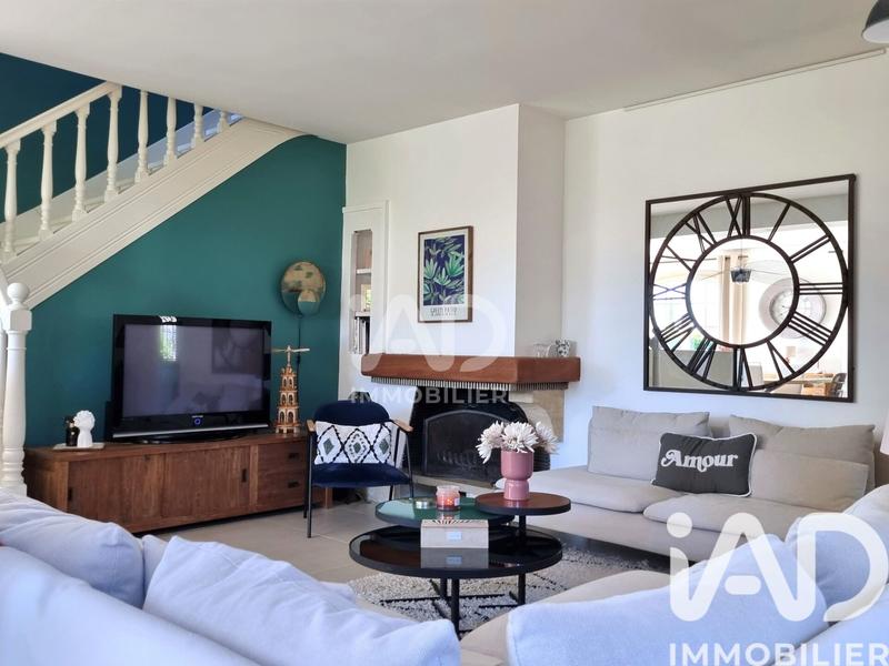 Maison - 230 m² - 8 pièces