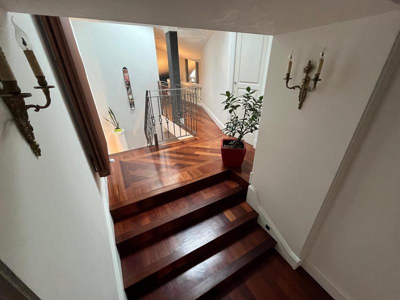 Maison - 230 m² - 7 pièces