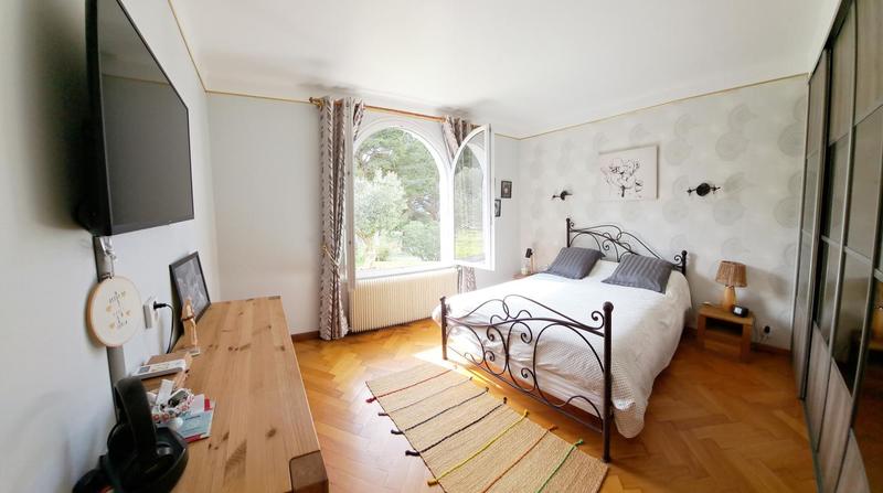 Propriété - 250 m² - 8 pièces