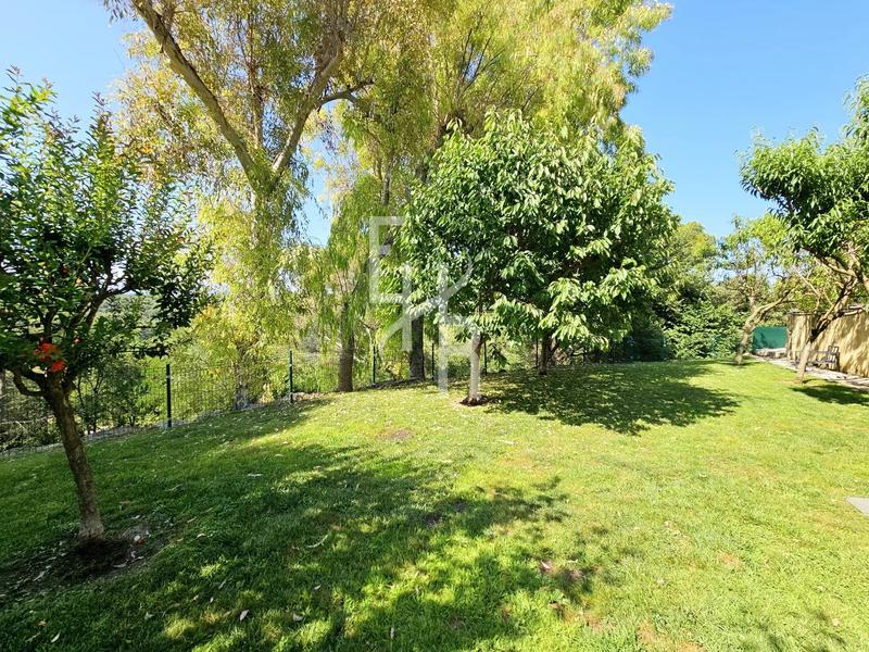 Villa - 255 m² - 8 pièces