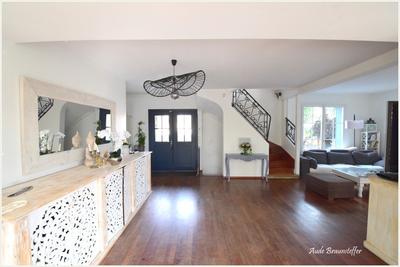 Maison - 273 m² - 9 pièces