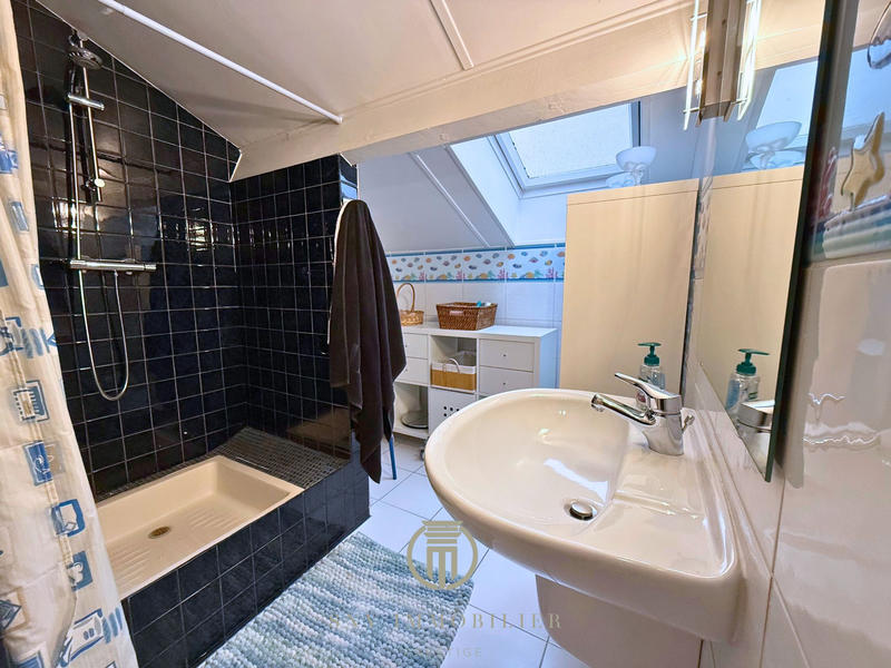 Villa - 247 m² - 7 pièces