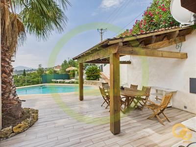 Maison - 233 m² - 7 pièces