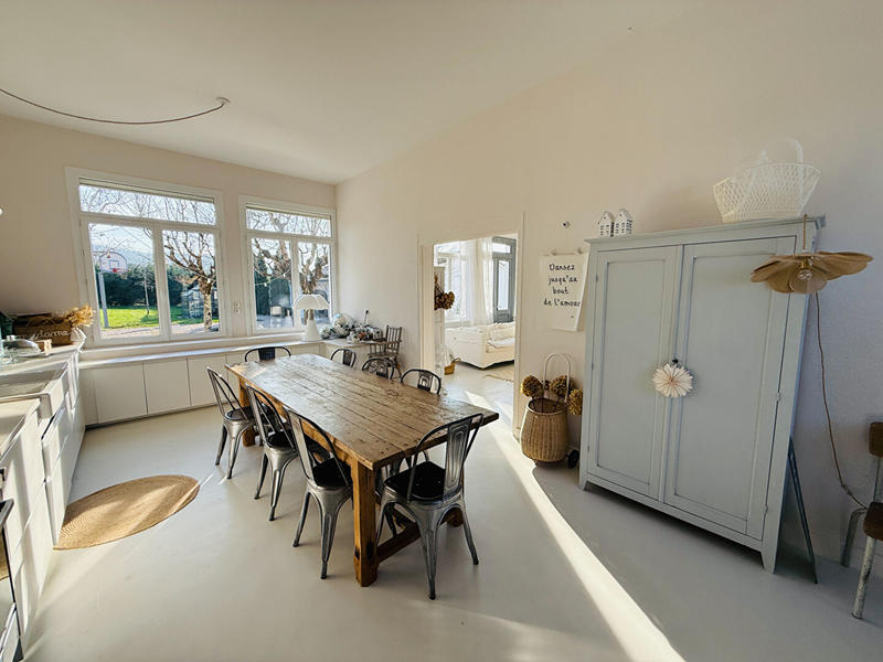 Maison - 292 m² - 10 pièces