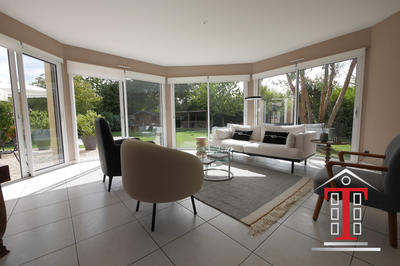 Maison - 202 m² - 8 pièces