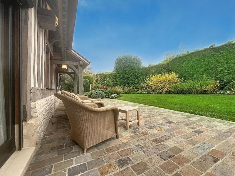 Maison - 235 m² - 8 pièces