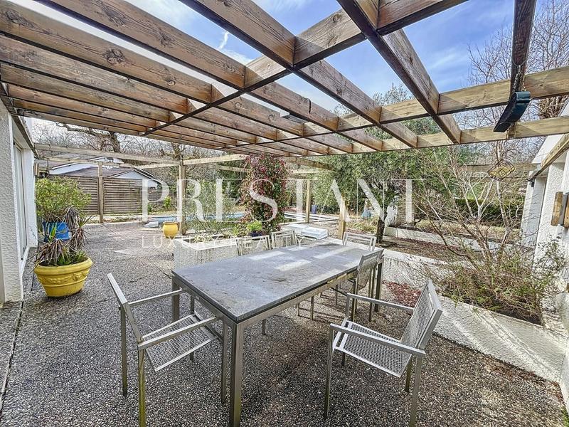 Maison - 209 m² - 6 pièces