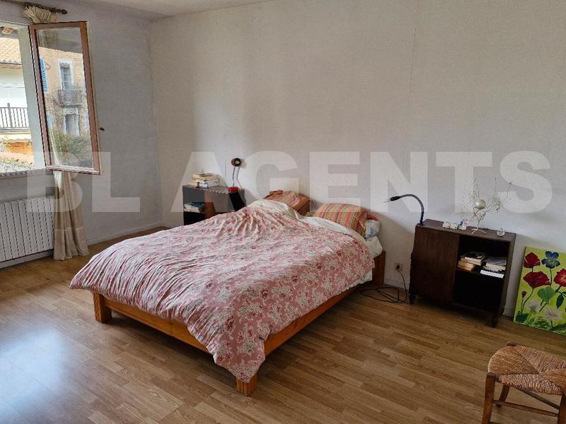 Maison - 280 m² - 8 pièces