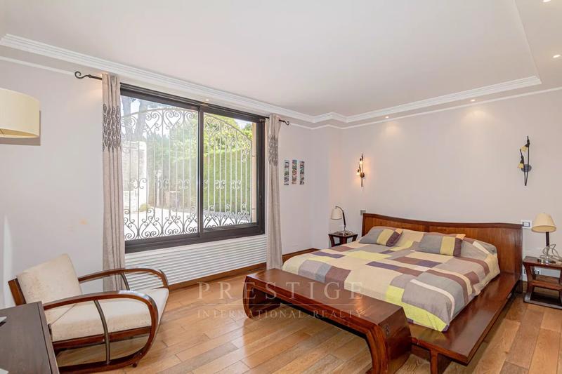 Maison - 347 m² - 7 pièces