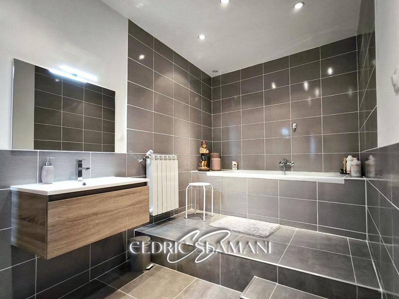 Maison - 195 m² - 7 pièces