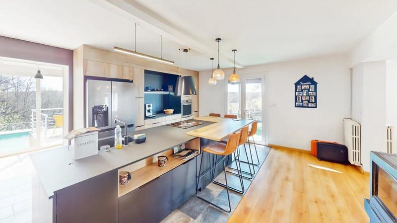 Maison - 268 m² - 7 pièces