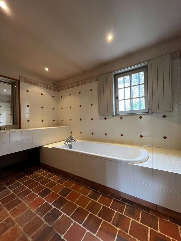 Demeure - 245 m² - 8 pièces