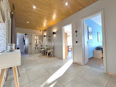 Maison traditionnelle - 290 m² - 9 pièces