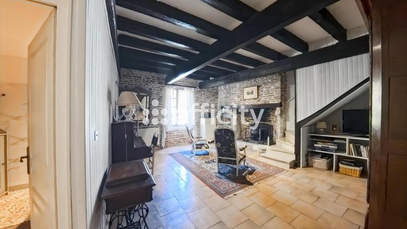 Maison - 250 m² - 8 pièces