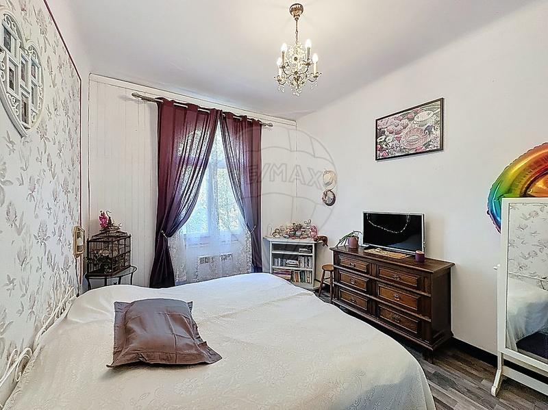 Maison - 225 m² - 9 pièces