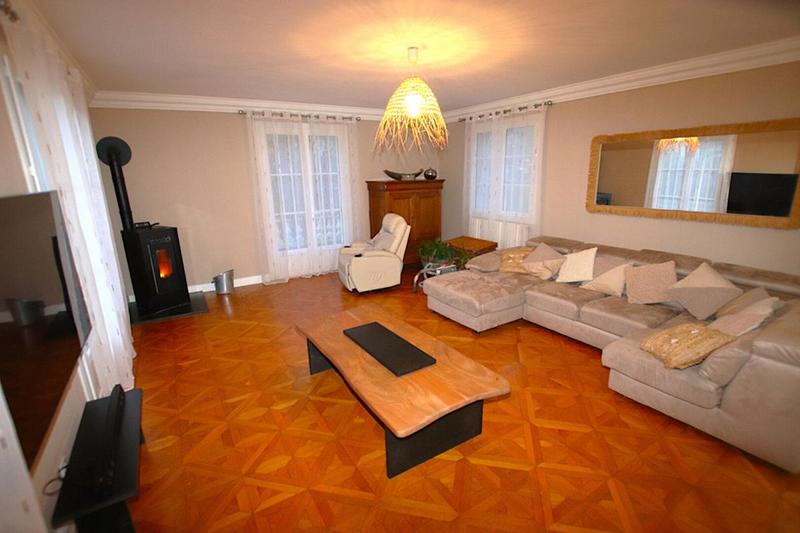 Demeure - 300 m² - 11 pièces