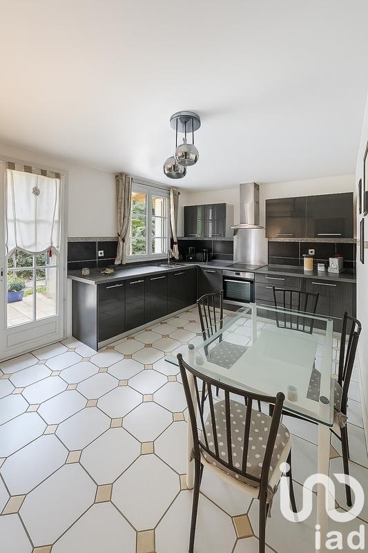 Maison - 202 m² - 7 pièces