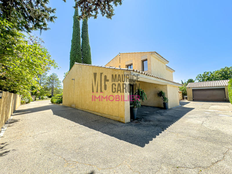 Maison - 211 m² - 6 pièces