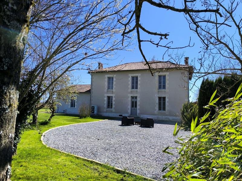 Maison - 264 m² - 8 pièces
