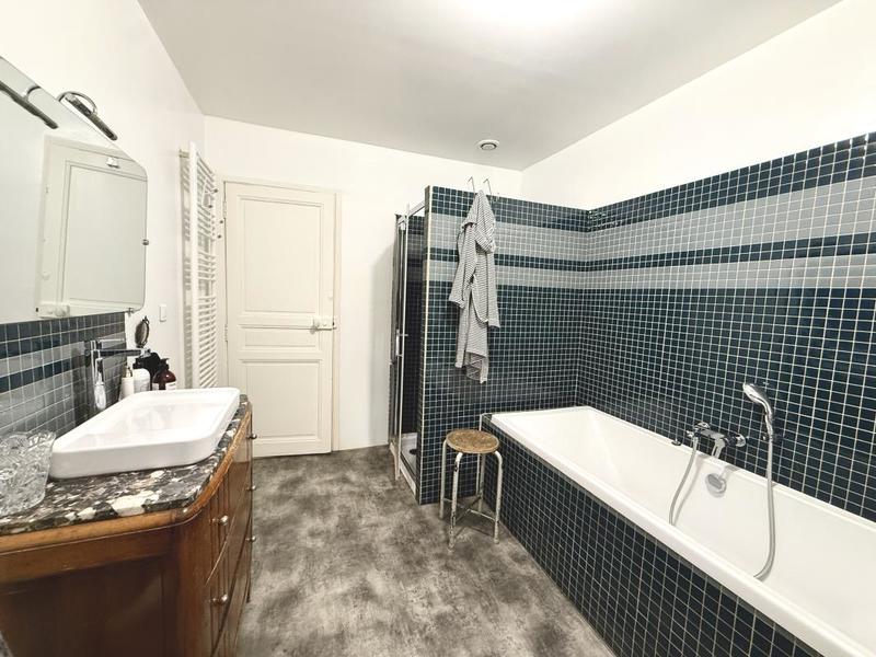 Appartement ancien - 104 m² - 3 pièces