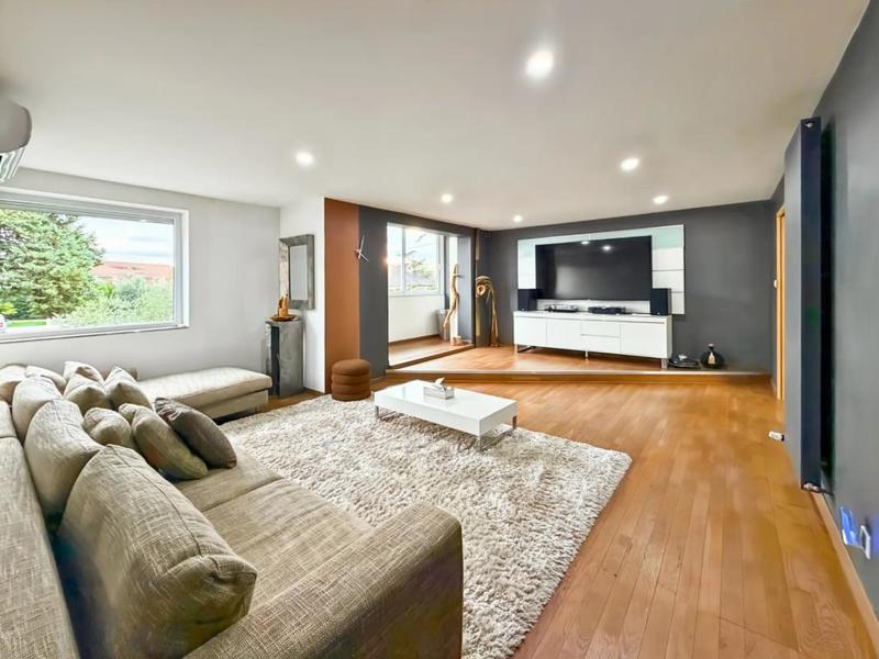 Maison - 230 m² - 6 pièces