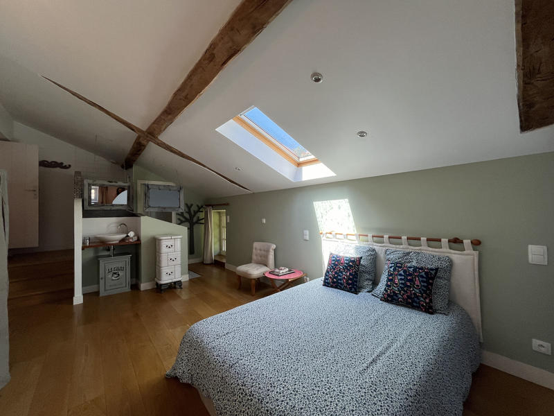 Maison - 325 m² - 11 pièces