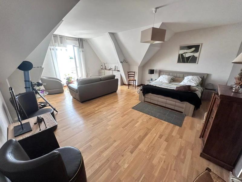 Maison - 275 m² - 9 pièces